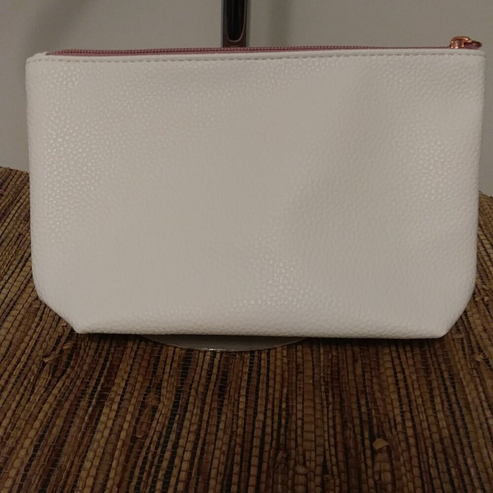White Embossed Leather Clutch w/ Gold Heart Logo 💖 NWOT - Picture 6 of 6